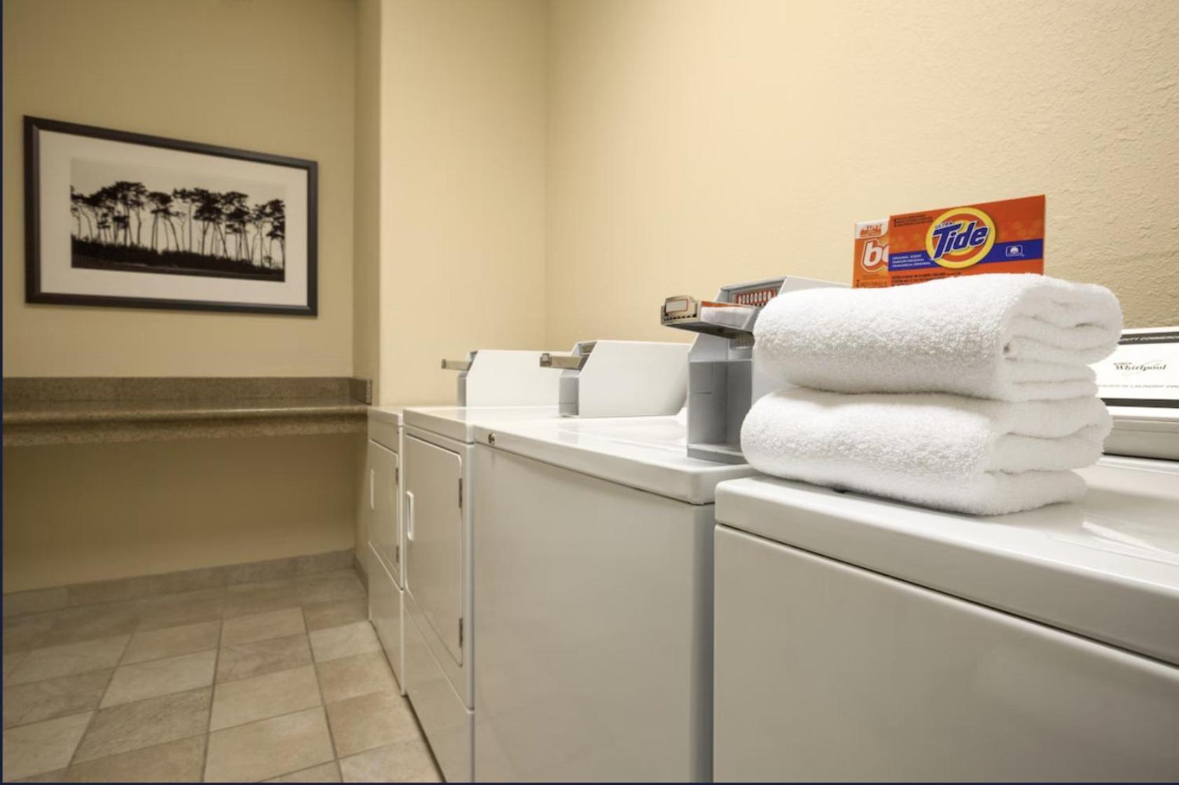 פורט דודג' Harmony Inn & Suites מראה חיצוני תמונה